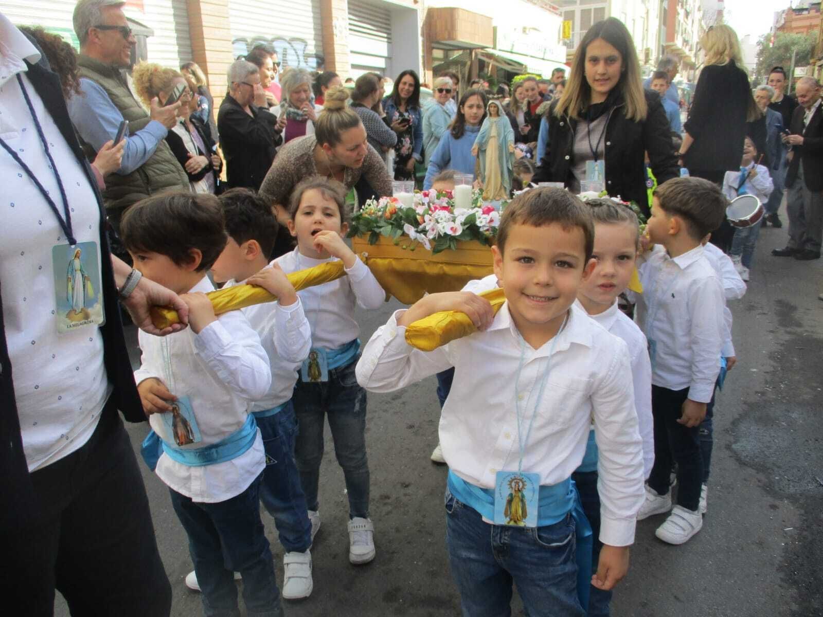 Jóvenes costaleros de La Milagrosa.