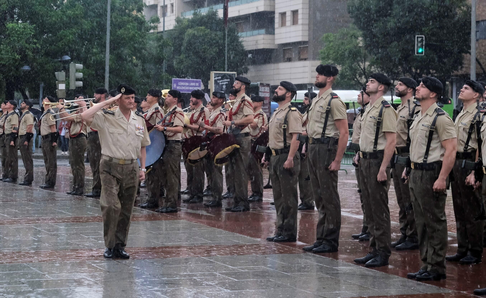 El izado de la bandera de España en Córdoba, en imágenes