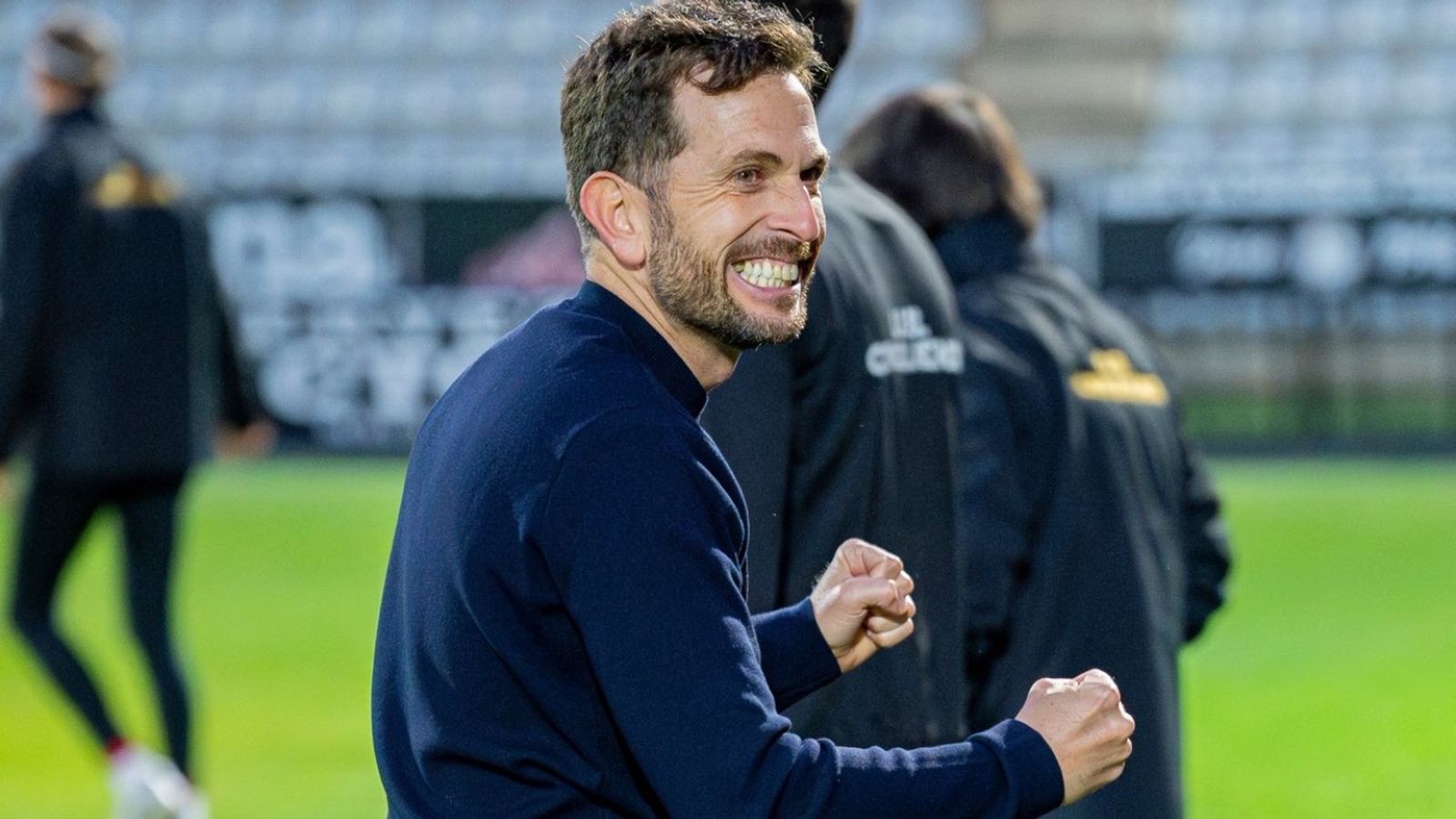 Rober Gutiérrez aprieta los puños y sonríe en uno de los encuentros del Conquense en este curso.