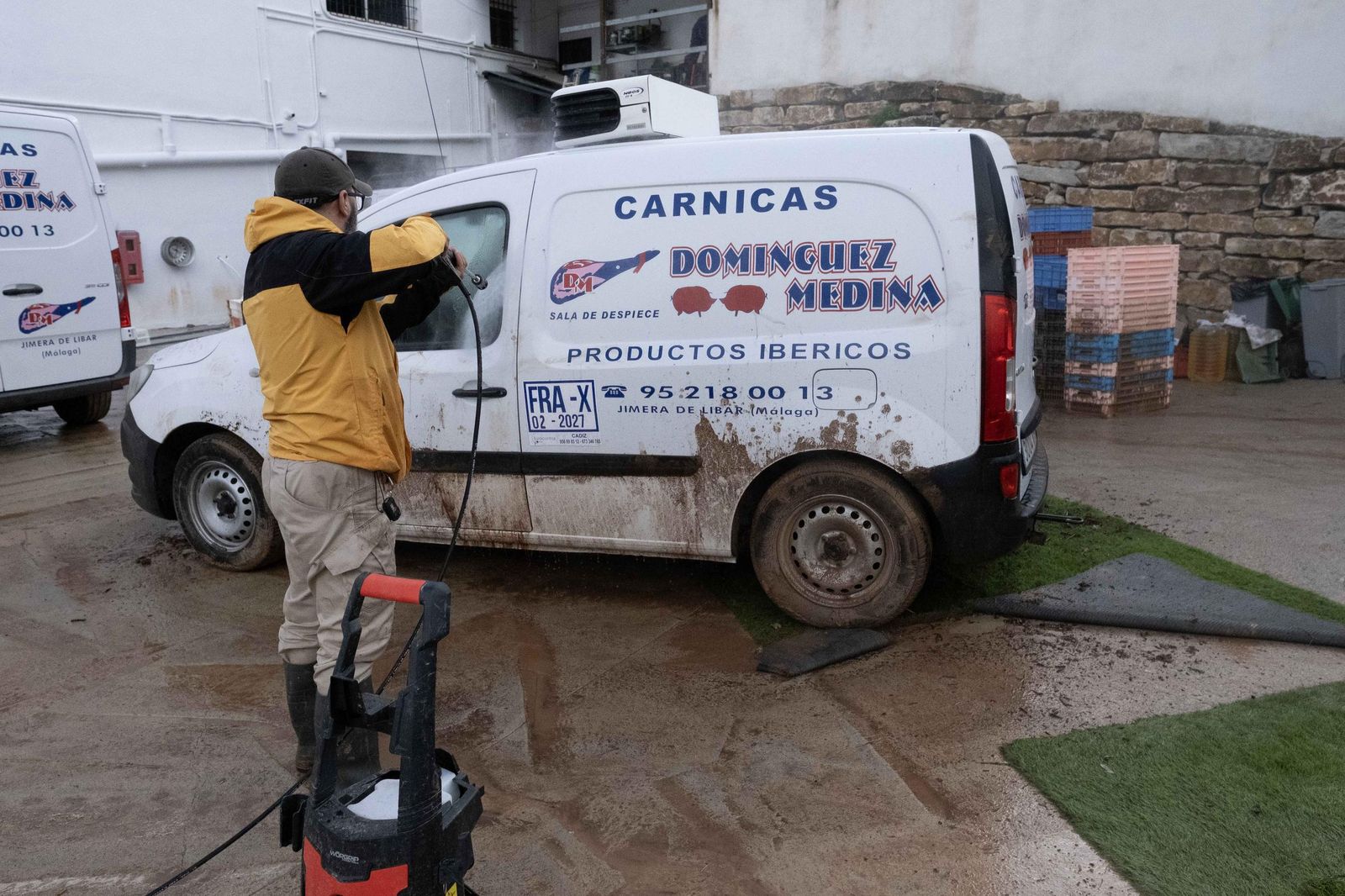 Riada de lodo y piedras en Jimera de Líbar, en fotos