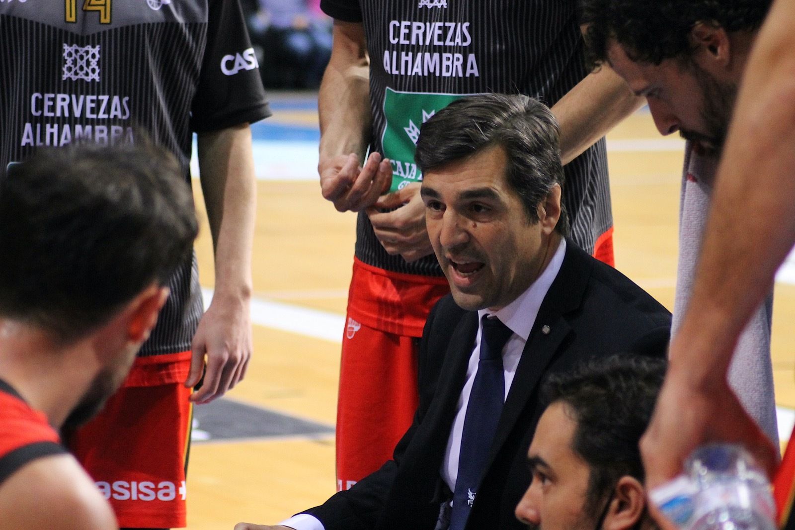 Pablo Pin durante un tiempo muerto en el duelo ante Palma.