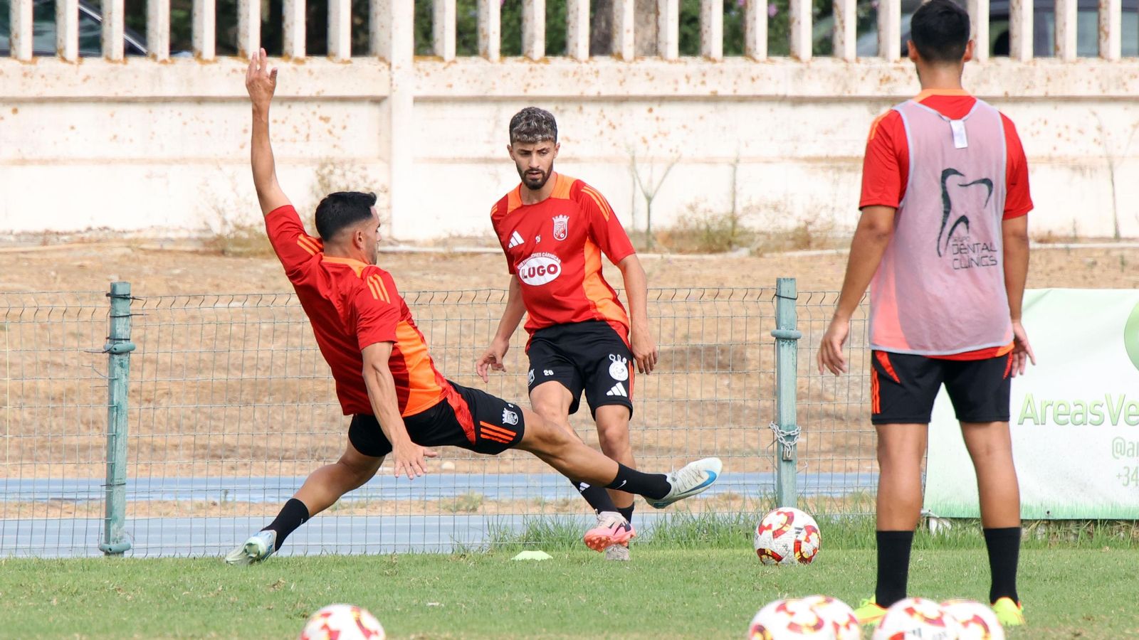 Adri Valiente, en un entrenamiento con el Xerez CD.