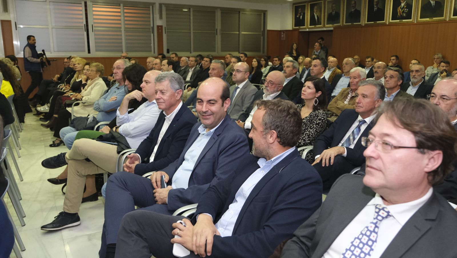 Imágenes de la conferencia de Alfonso Guerra en el Foro Empresarial de Asempal, en Almería