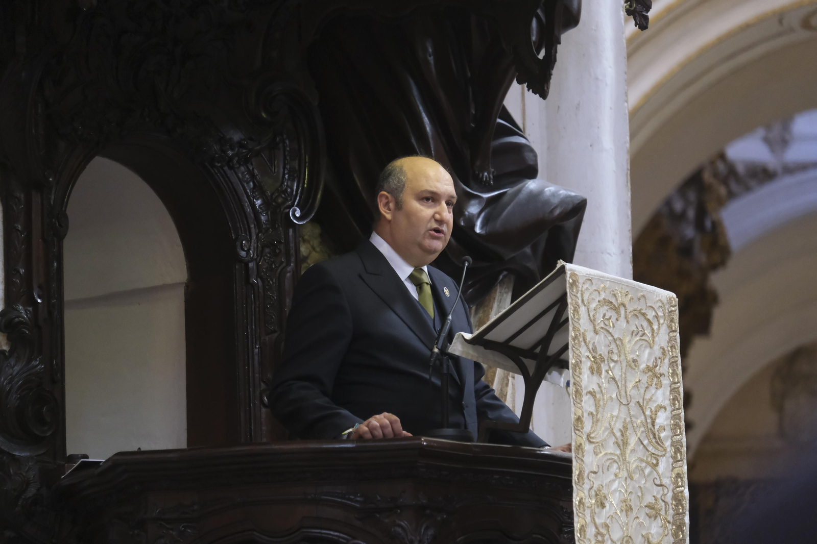 La coronación pontificia de la Virgen de la Paz y Esperanza en Córdoba, en imágenes
