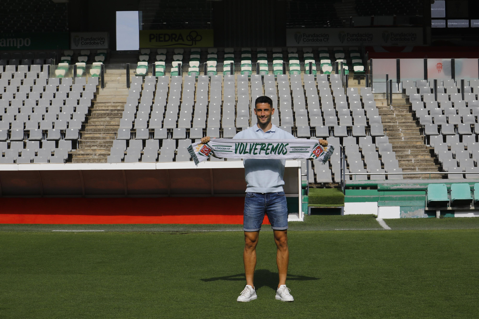 Las mejores fotos de la presentación de Carlos Albarrán con el Córdoba CF