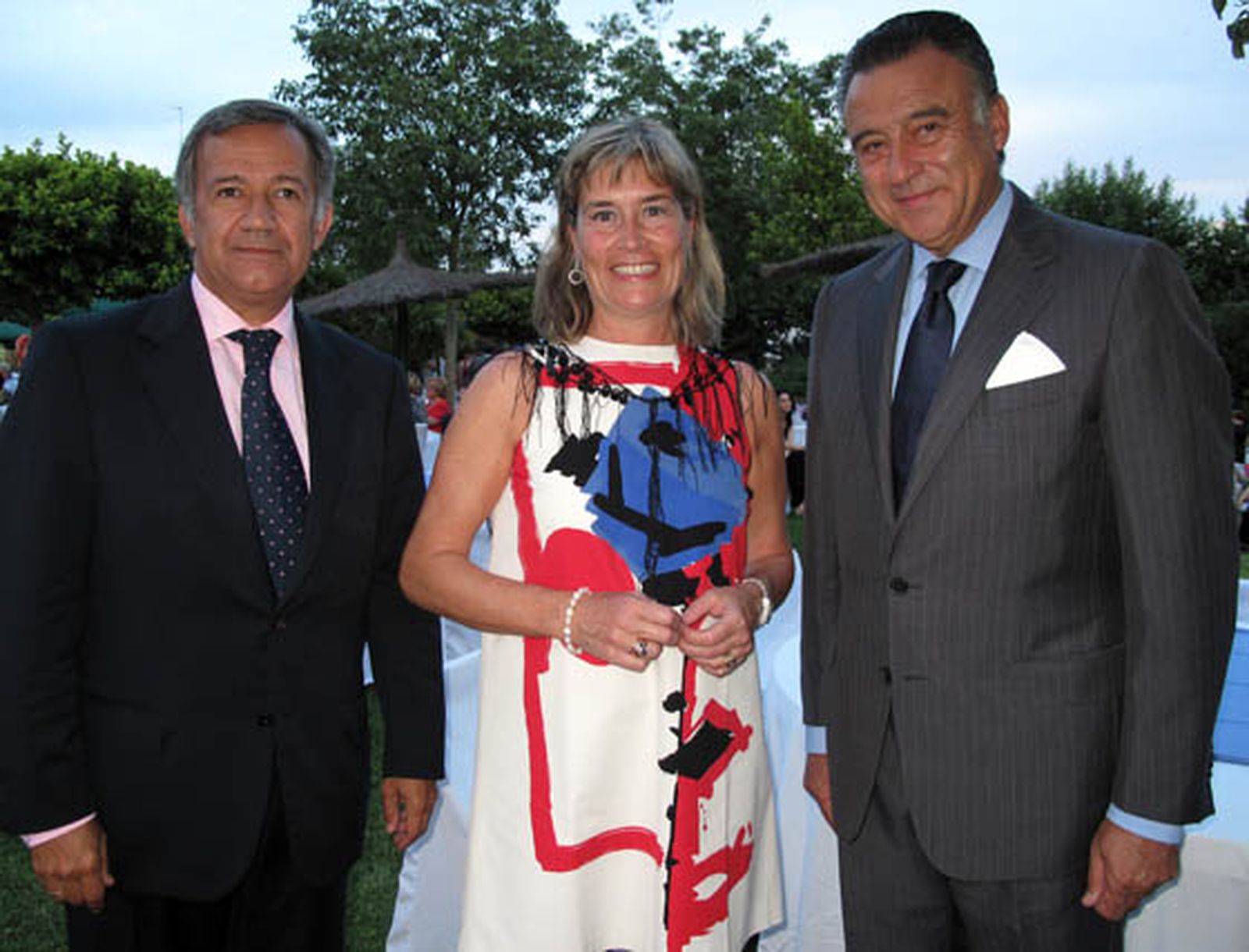 Jorge Segura, socio de Deloitte, Pilar Hernánz, y Felipe Luis Maestro, director gerente de Fibes.

Foto: Victoria Ramírez
