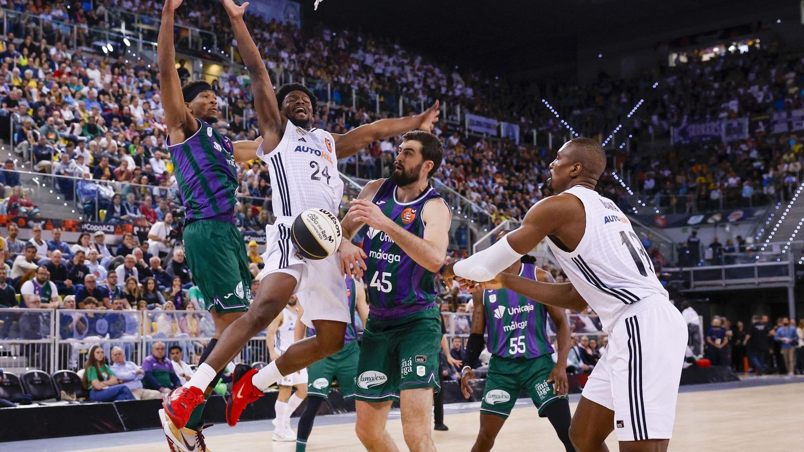 El Unicaja, campeón de Copa: Todas las imágenes del partido, la fiesta y la llegada a Málaga