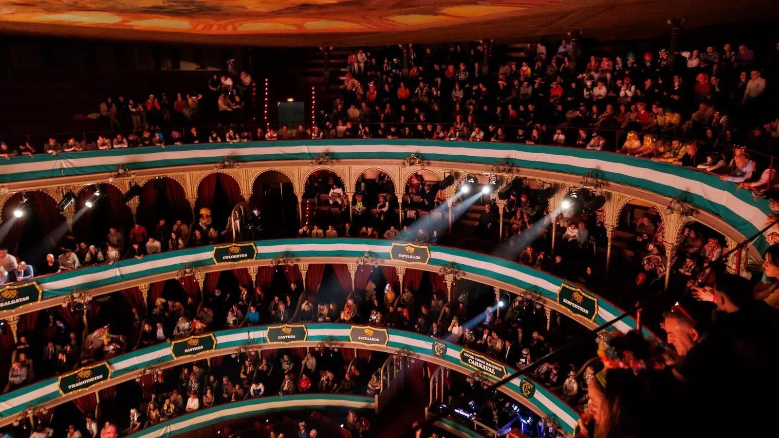 El Gran Teatro Falla durante la final del COAC de 2025.