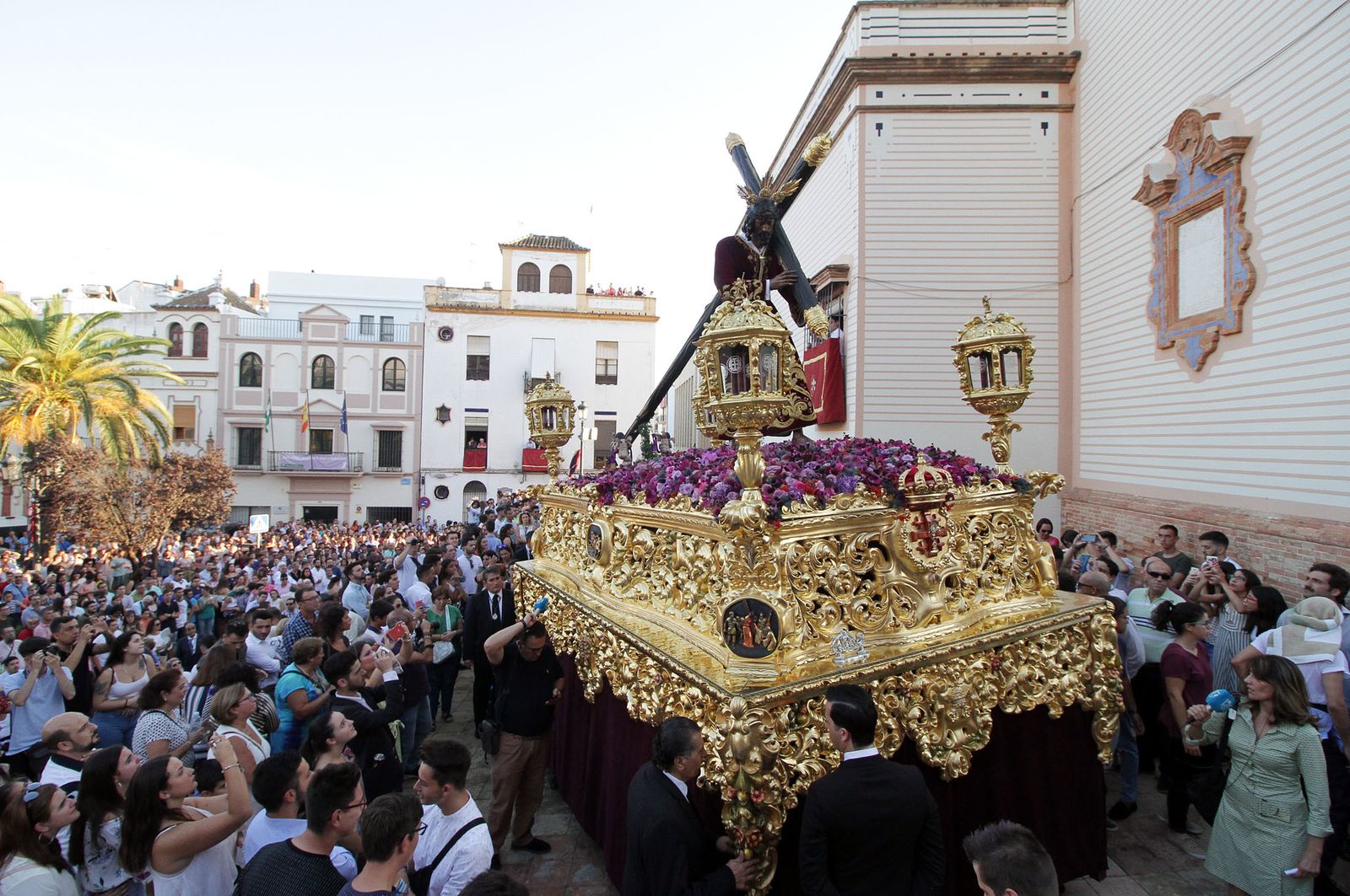 Imágenes del Señor de Pasión en la procesión del centenario de la hermandad
