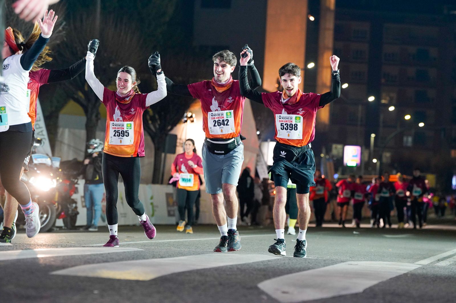 En imágenes: búscate en tu llegada a meta de la Carrera de San Antón 2026 (5)