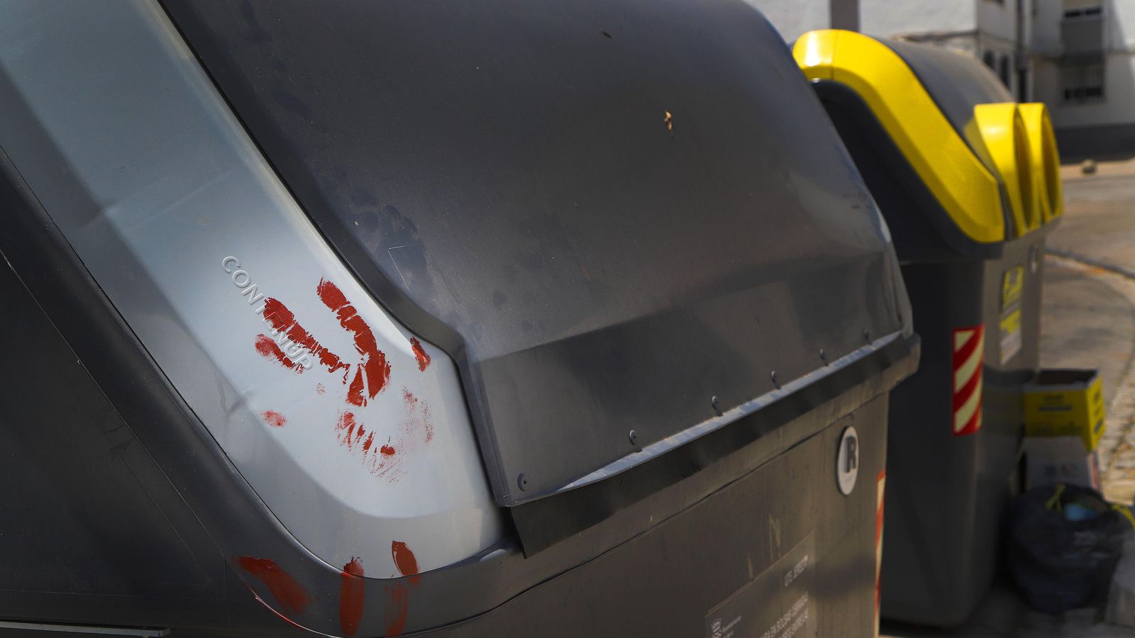 Contenedor donde apareció el cuerpo de la víctima.