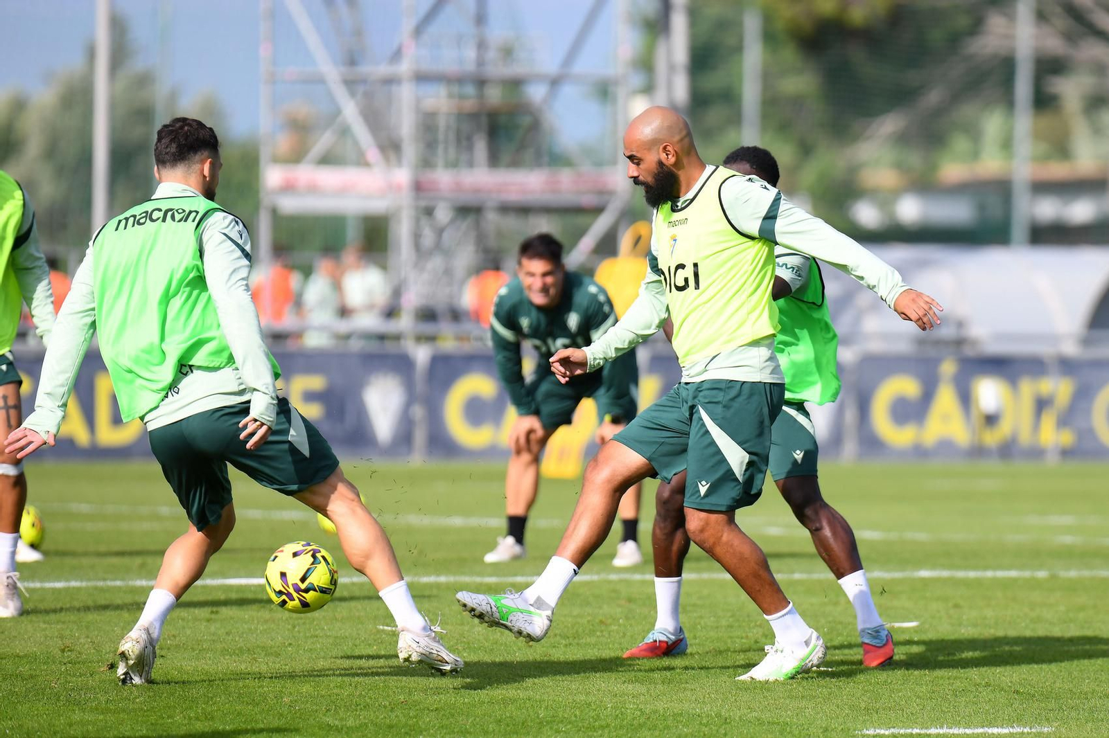 Fali en acción durante la sesión del miércoles