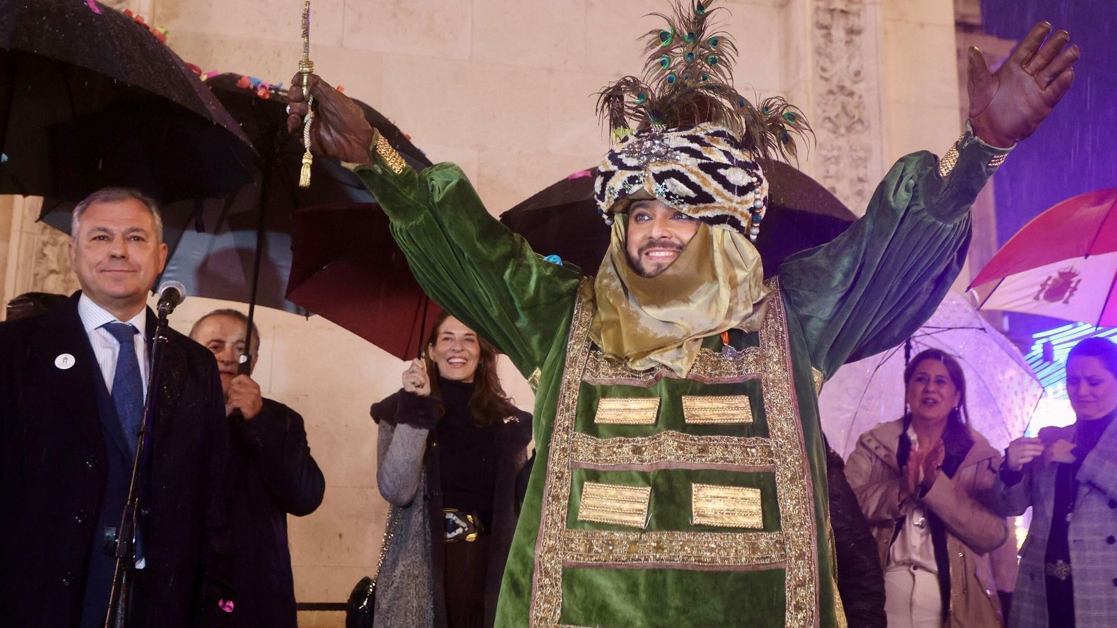 El Heraldo, con las llaves de Sevilla entregadas por el alcalde.