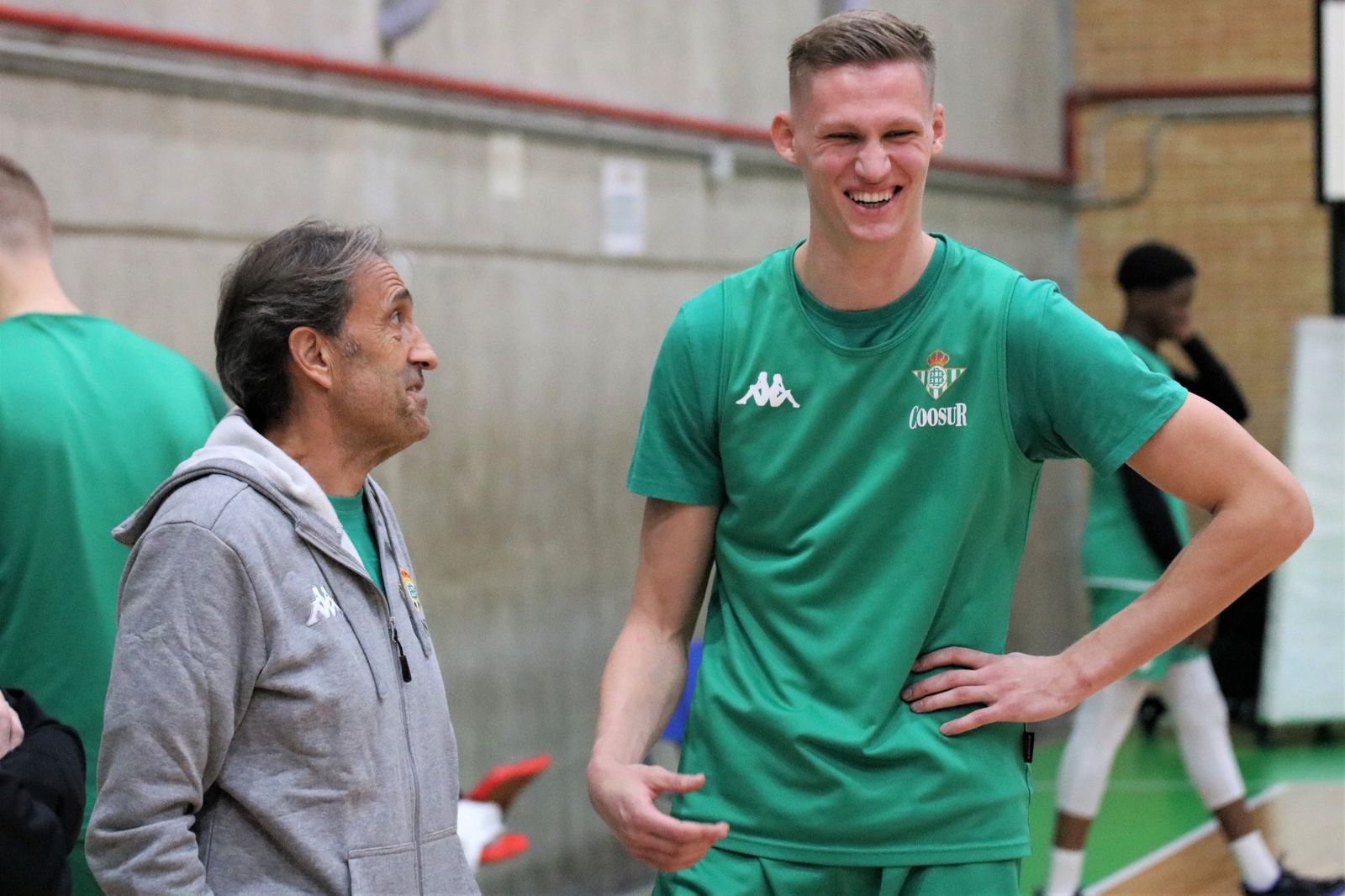 Luis Casimiro dialoga con Bleijenbergh.