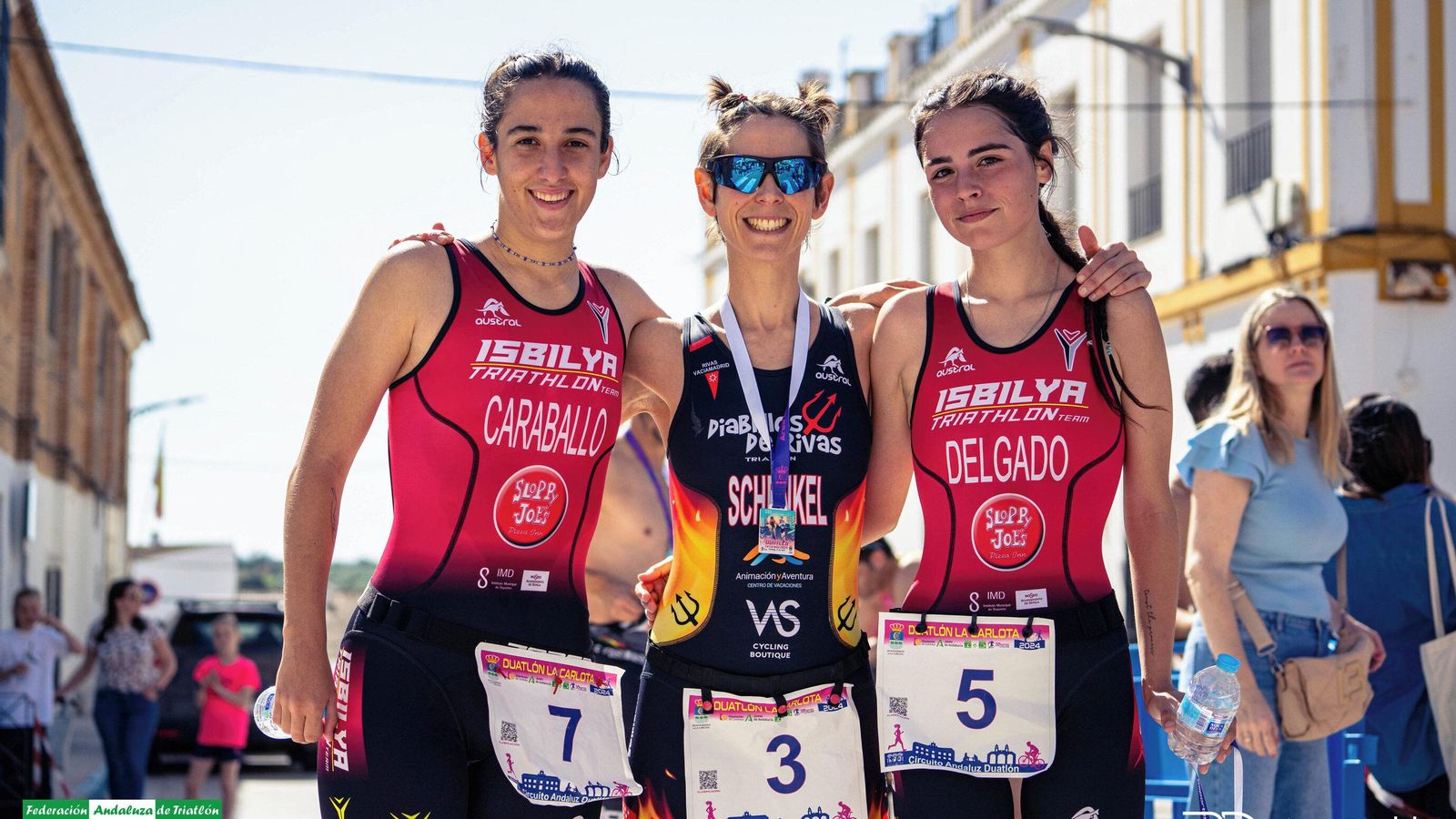 Las tres primeras clasificadas de la categoría femenina en La Carlota. Las tres primeras clasificadas de la categoría femenina en La Carlota.