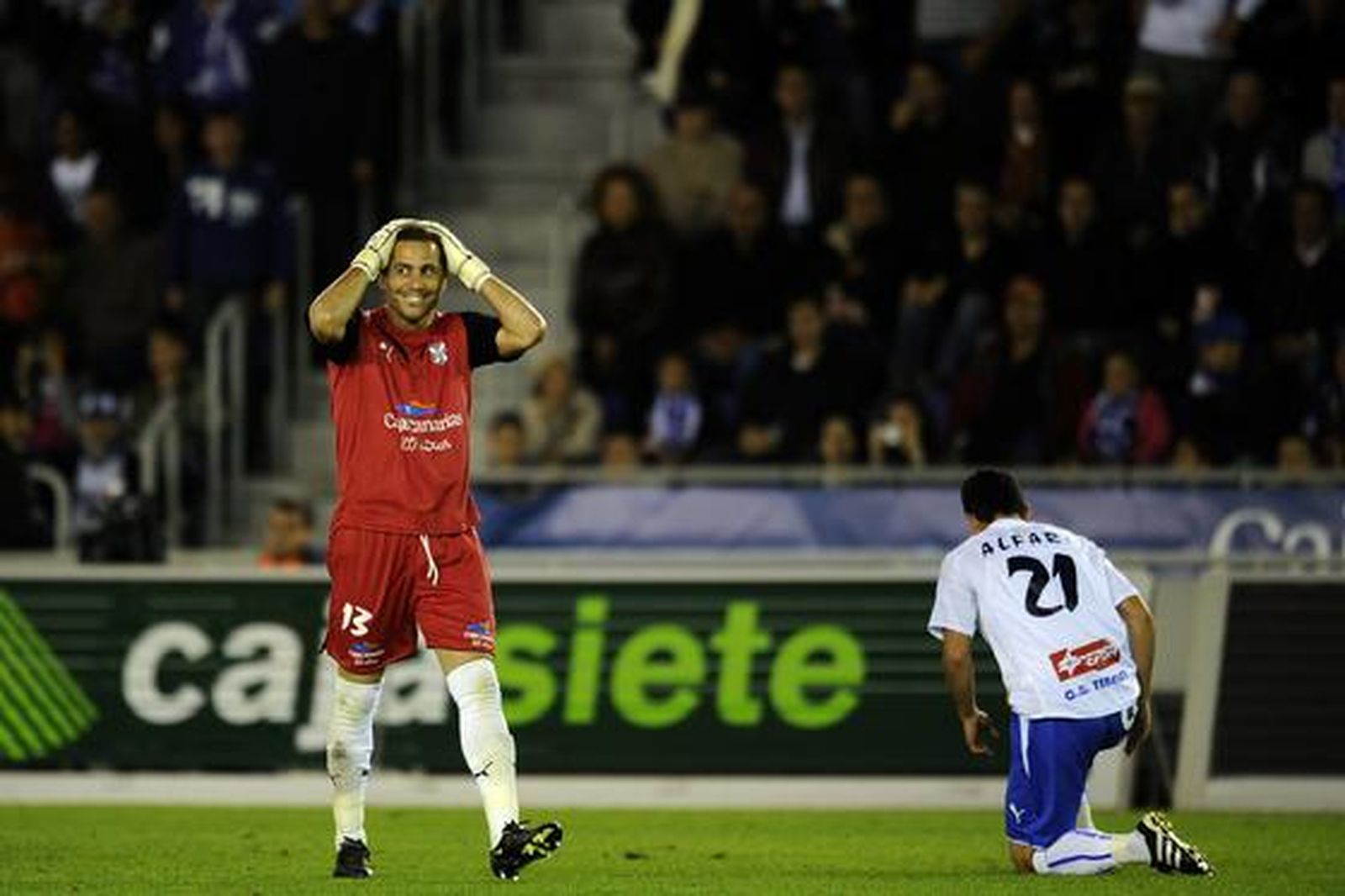Los de Pellegrini golean al Tenerife en el Heleliodoro Rodríguez López con goles de Higuaín (dos), Kaká, Ronaldo y Raúl. / AFP · EFE · Reuters