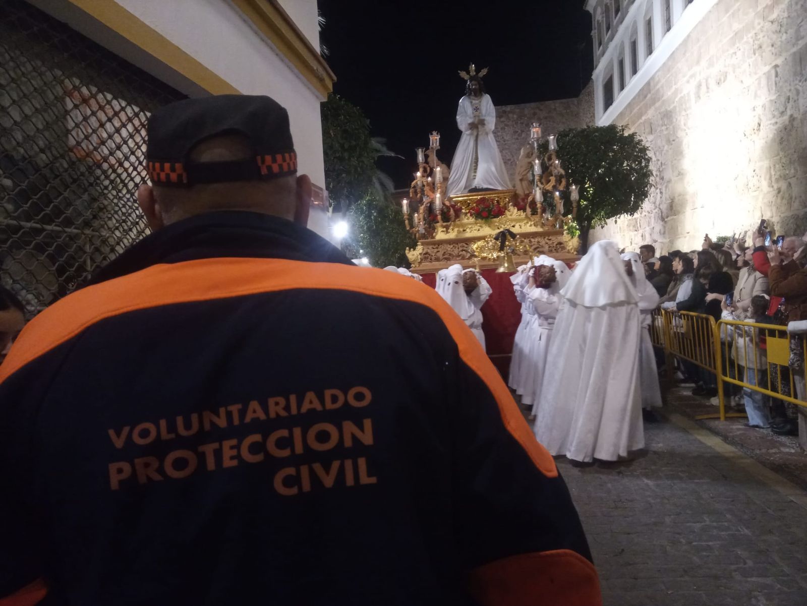 La patrona de la hostelería, Santa Marta, el Martes Santo en Marbella, en imágenes