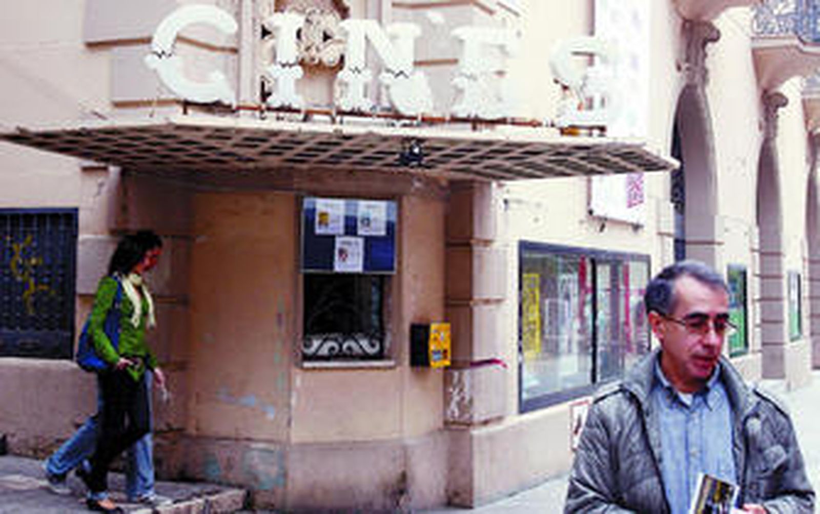 Taquilla del cine Albéniz, en la actualidad cerrado al público.