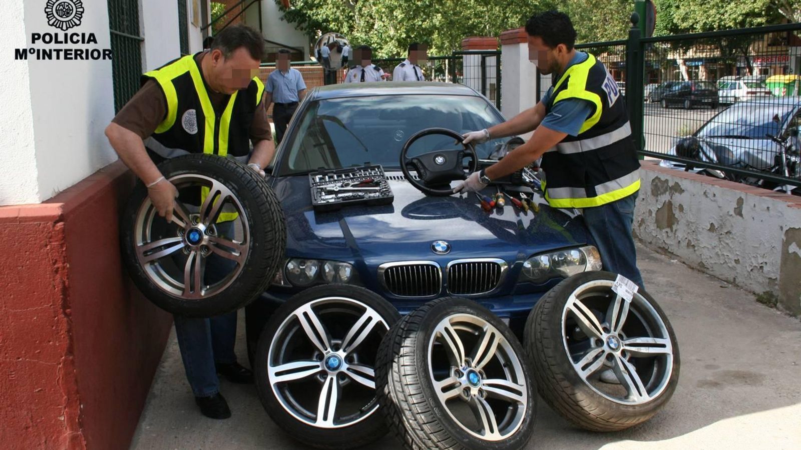 Objetos recuperados por la Policía en la operación de los BMW, en 2008.