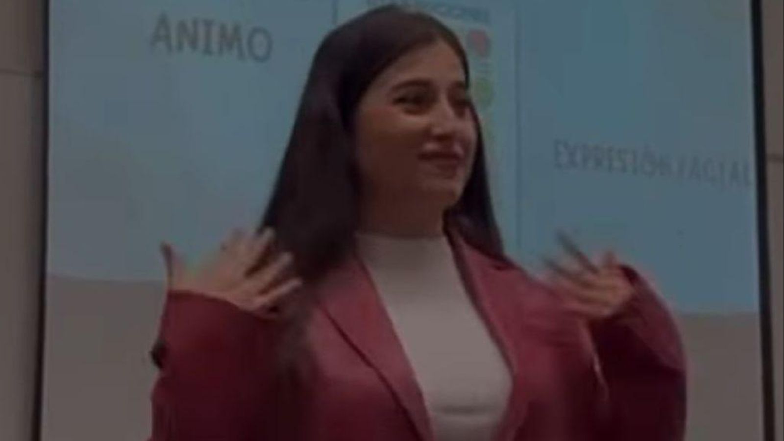 Fani en uno de sus talleres sobre lengua de signos