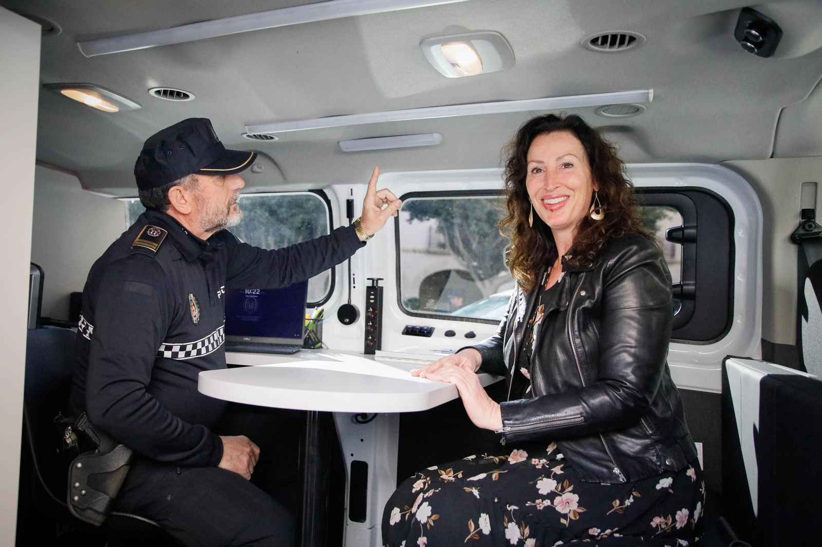 Presentación vehículos y motos policía local en imágenes