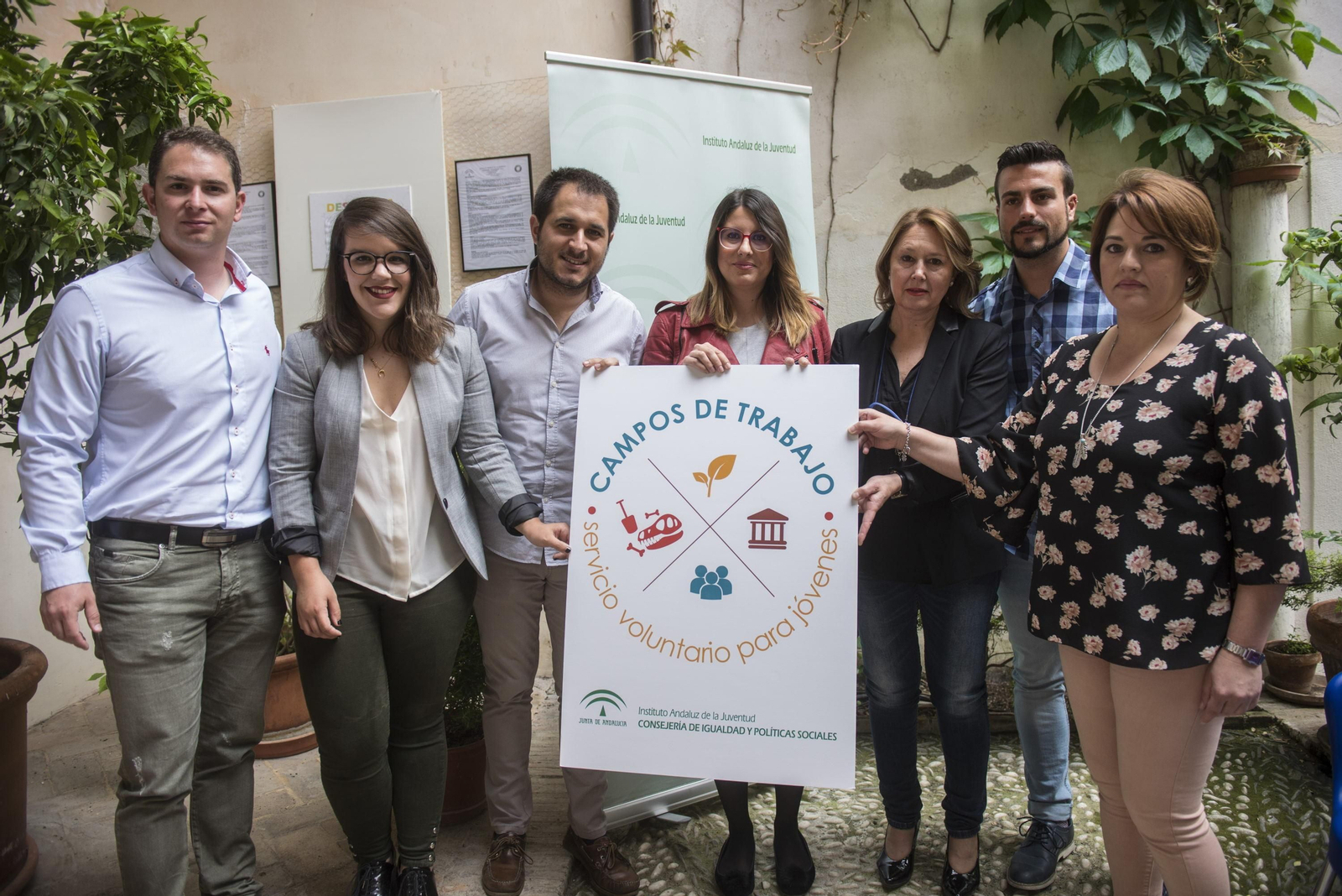 El director del IAJ, Francisco Pizarro,  la alcaldesa de Moclín y las concejalas de Cultura de Guadix y  Montejícar, en la presentación del acto.