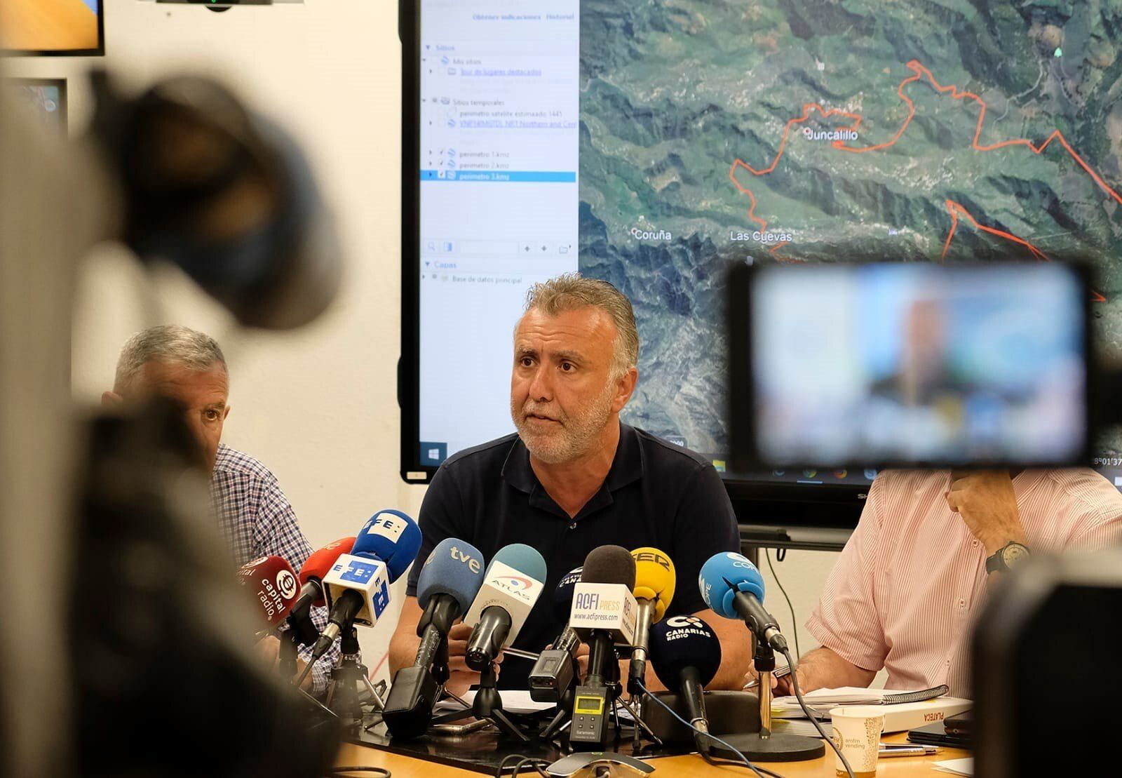 Rueda de prensa tras la reunión de coordinación de las labores de coordinación del incendio forestal de Gran Canaria