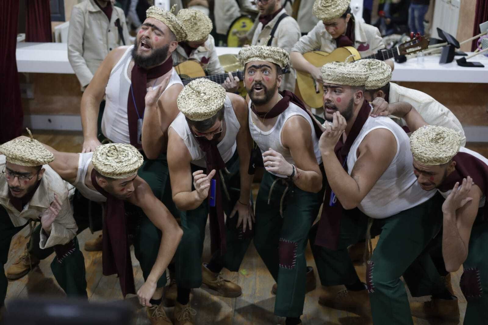 Chirigota 'Çembrando coplâ (la comparça er pueblo)