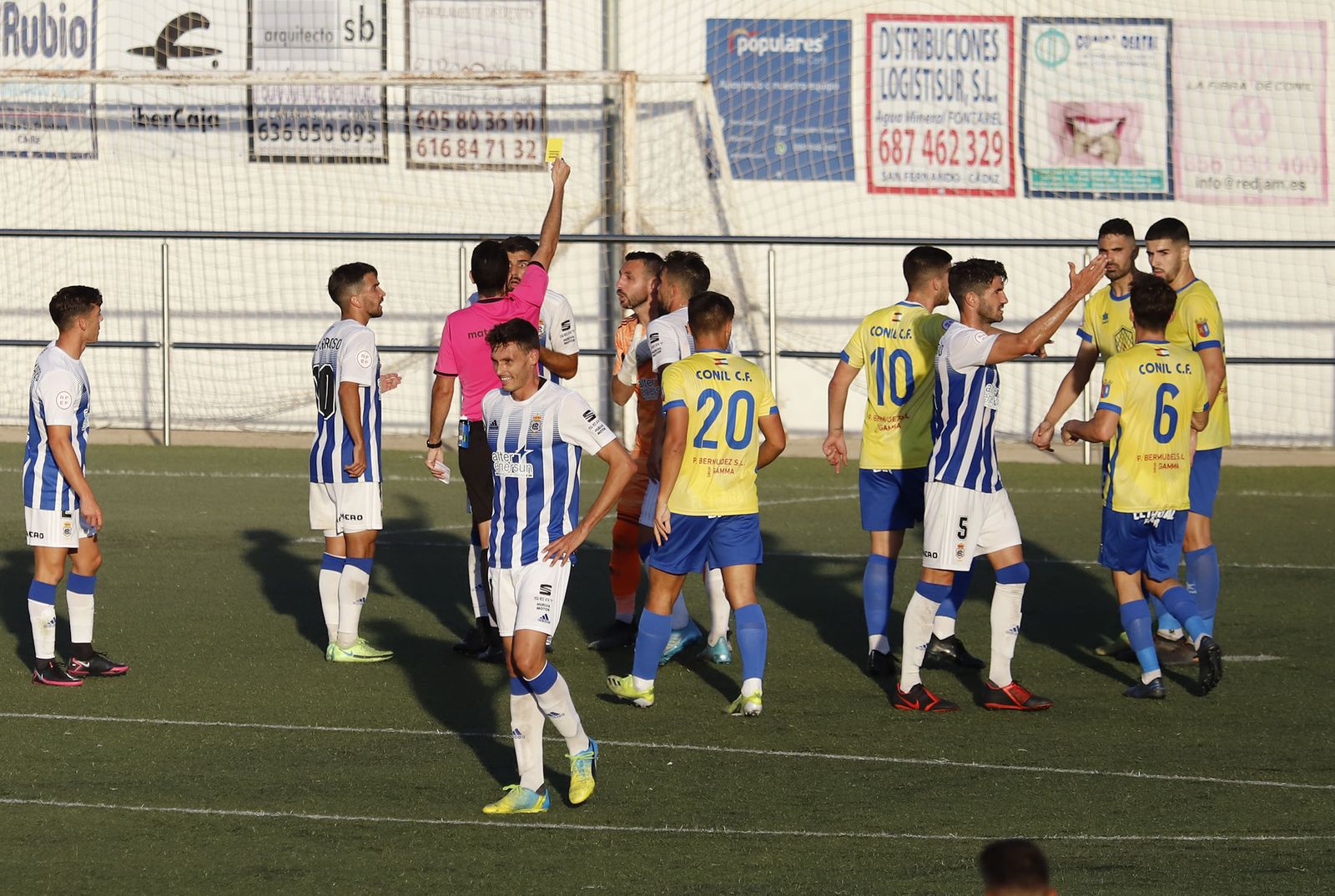 Imágenes del encuentro entre el Conil y el Recreativo de Huelva