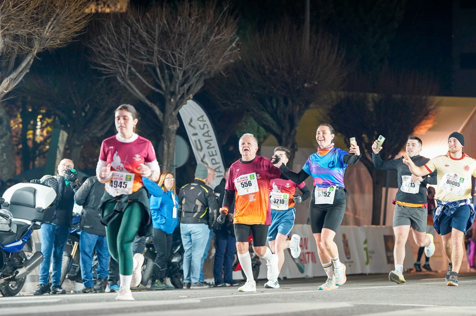 En imágenes: búscate en tu llegada a meta de la Carrera de San Antón 2026 (2)