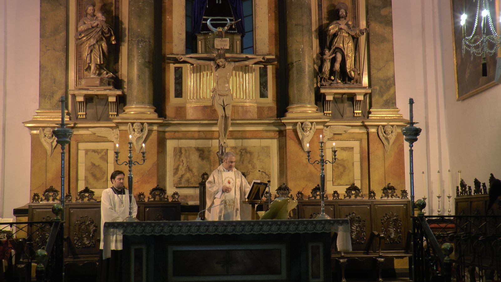 Los Santos Oficios del Jueves Santo en Santa María la Coronada.