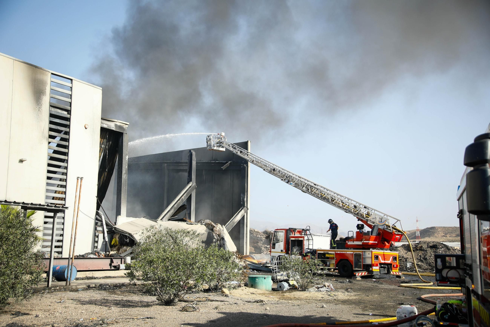 Nuevo incendio en la nave de Hintes Oil Europa en el PITA