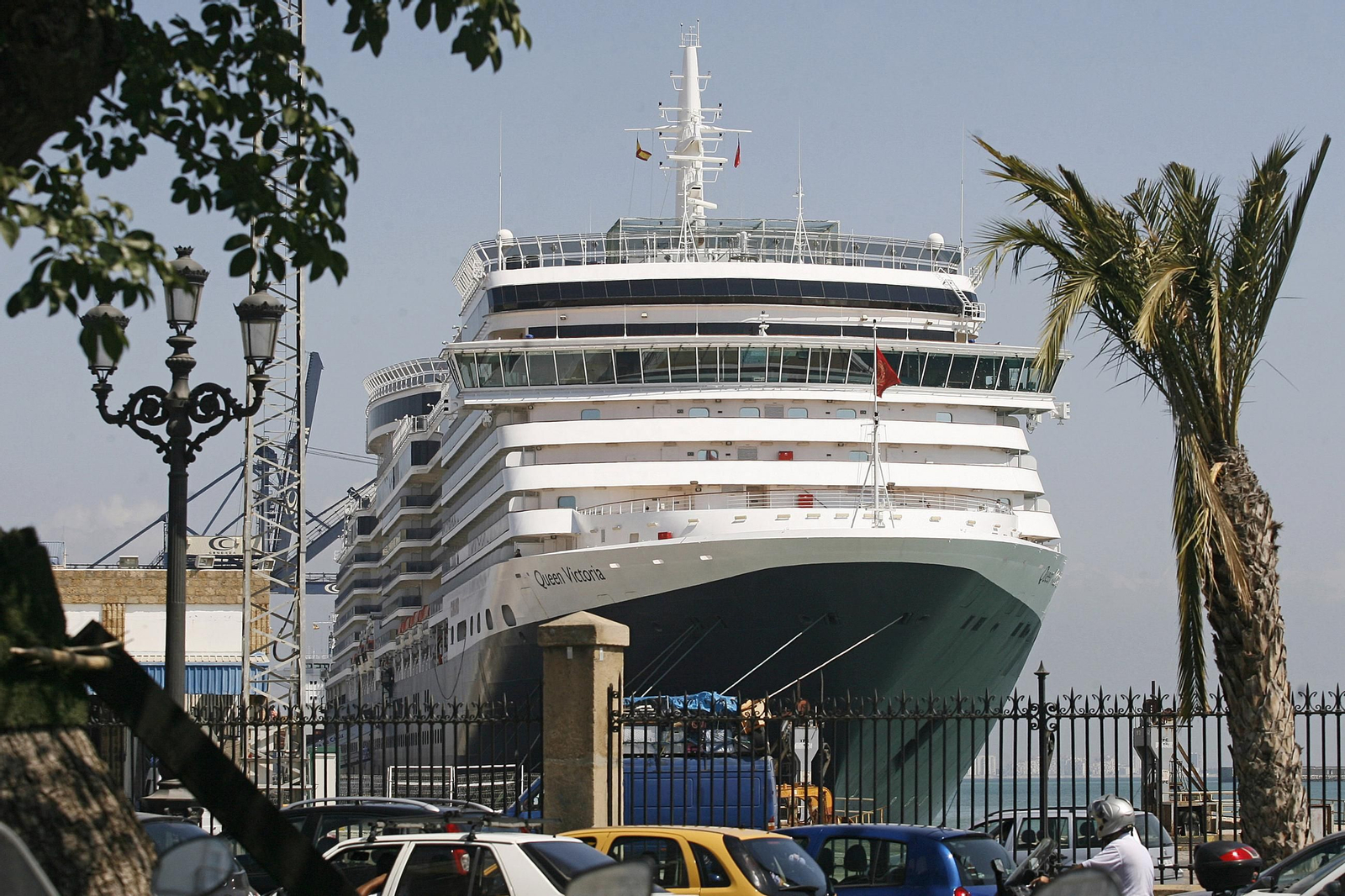 El crucero Queen Victoria en una de sus ya numerosas visitas al puerto de Cádiz