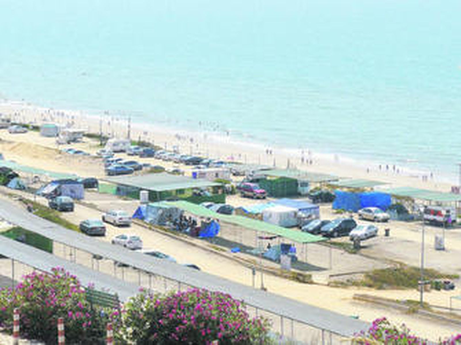 El camping Rocío Playa se encuentra en un espacio privilegiado, en primera línea de playa.