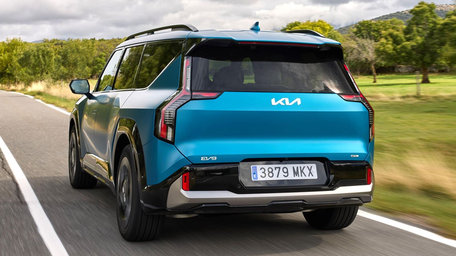 La enorme carrocería del EV9 permite disfrutar de un amplio espacio interior, pero a costa de un volumen que, como el peso, condiciona el consumo de energía. La enorme carrocería del EV9 permite disfrutar de un amplio espacio interior, pero a costa de un volumen que, como el peso, condiciona el consumo de energía.