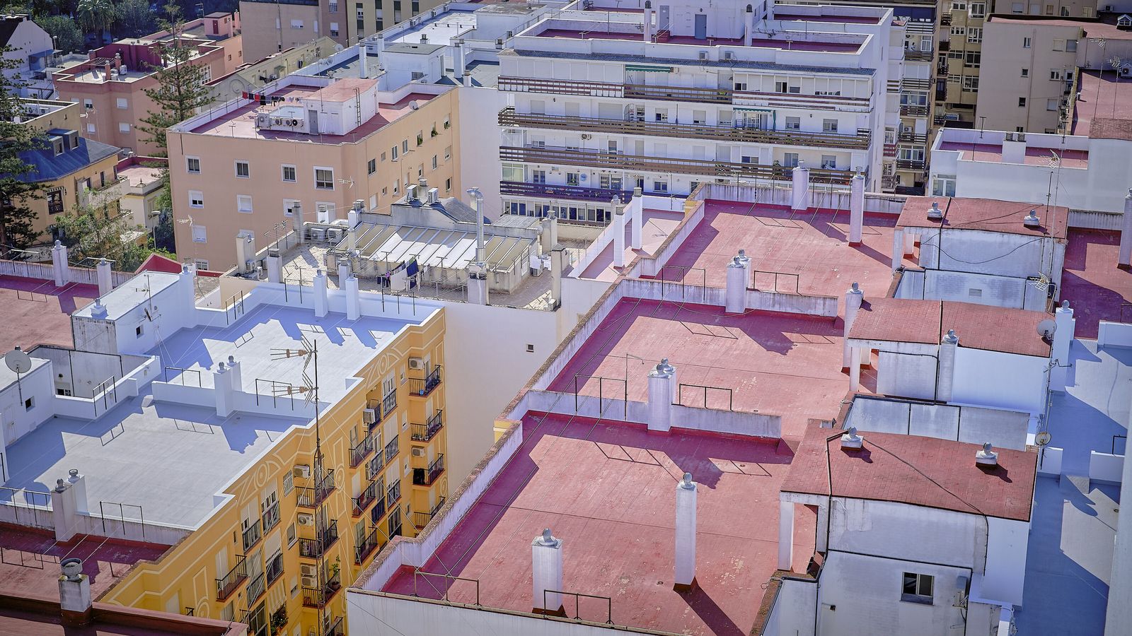 Bloques de viviendas que colapsan los extramuros de Cádiz.
