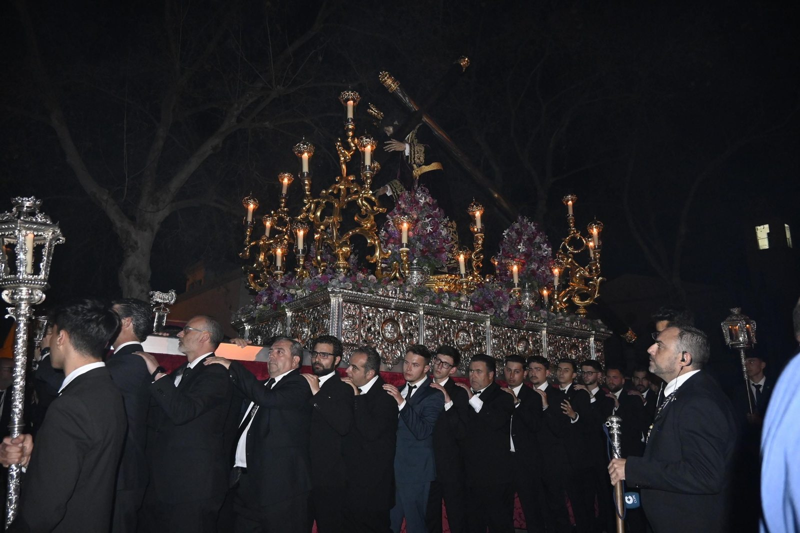 El Vía Crucis de la Semana Santa de Huelva, en imágenes