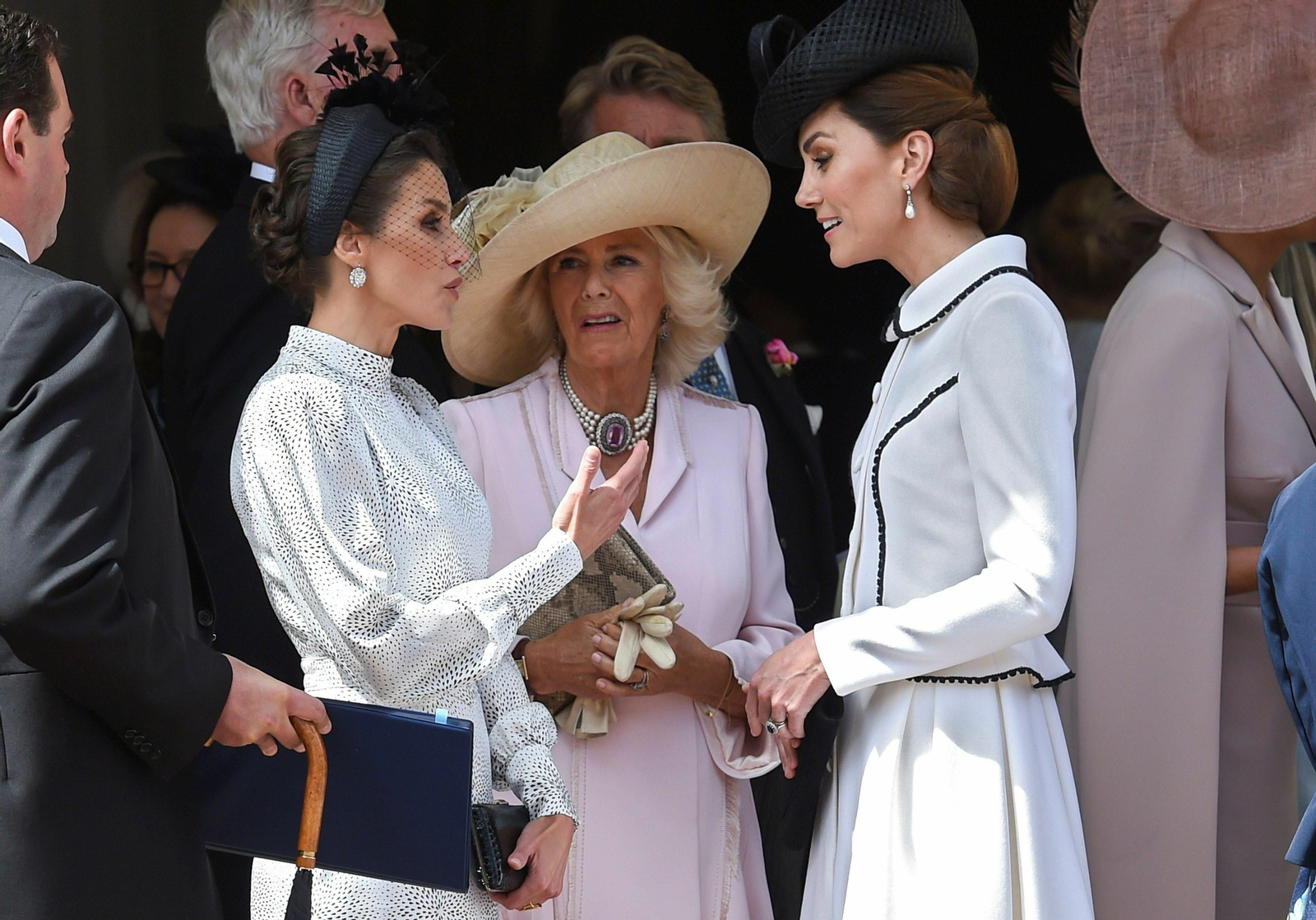 La Reina Letizia viste de Cherubina para una ceremonia con la reina de Inglaterra