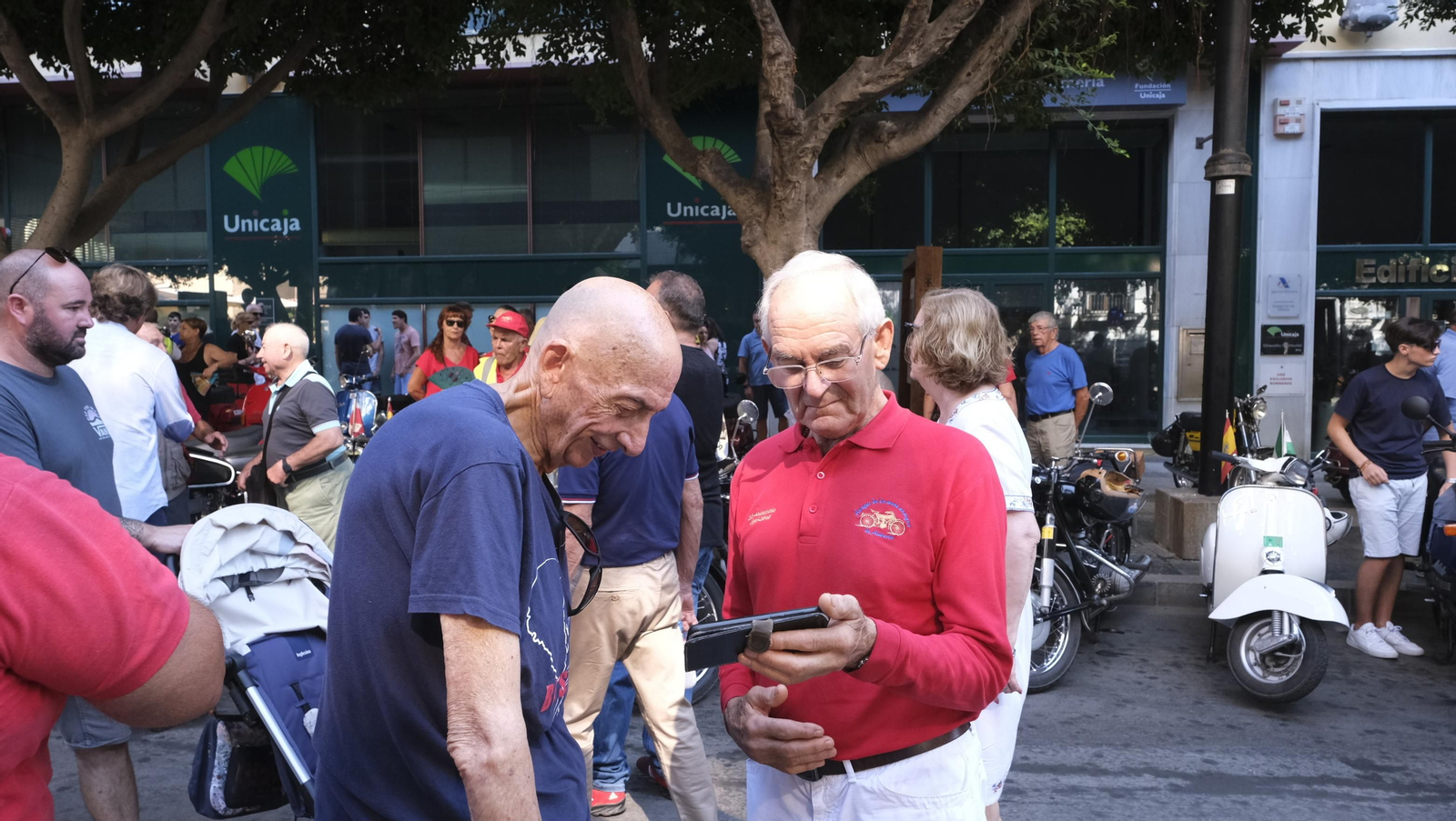 Las motos antiguas dan brillo a la Feria de Almería