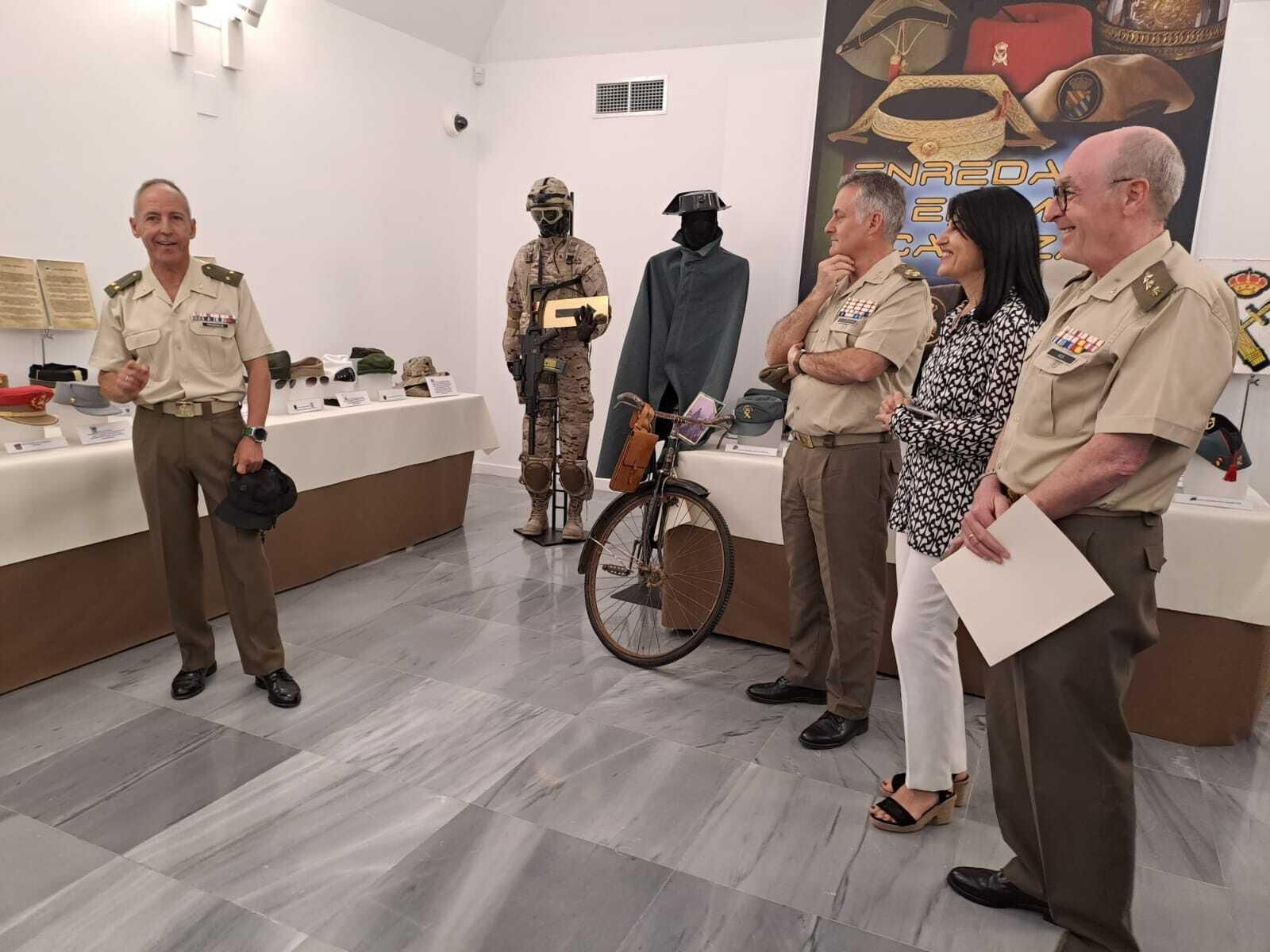 La Subdelegación de Defensa en Granada presenta la  exposición 'Enredado en mi cabeza'