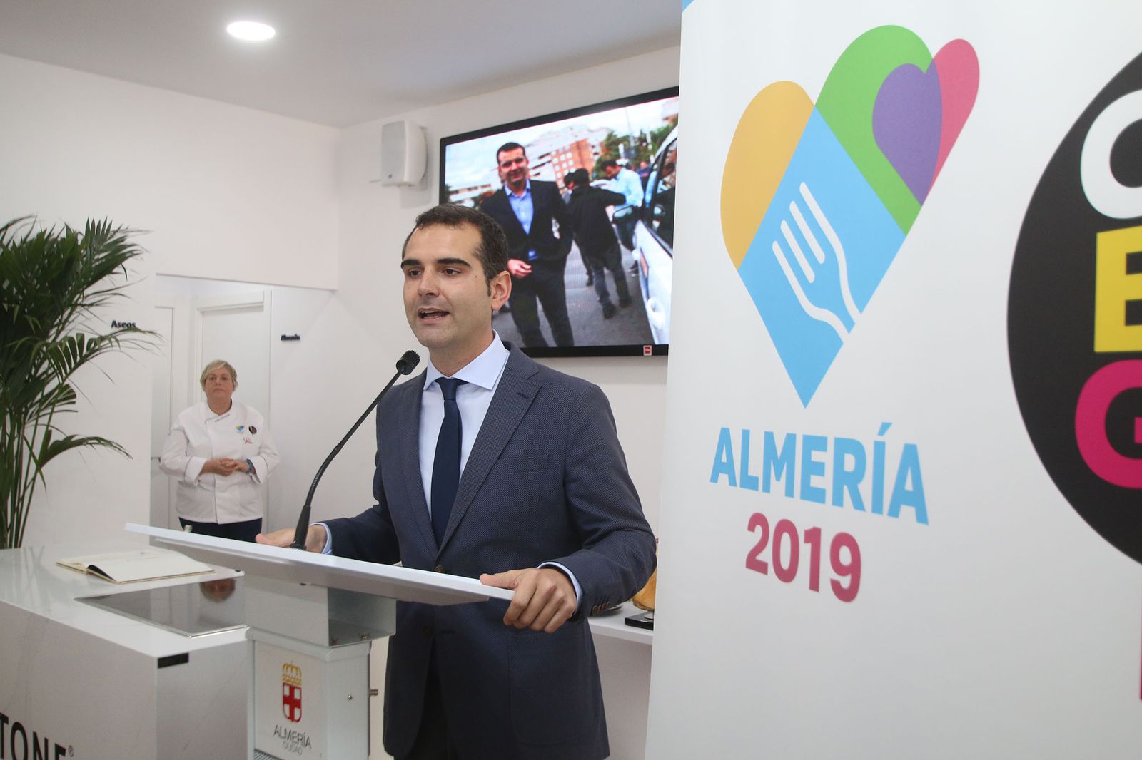 Las imágenes de la visita de Juanma Moreno a Almería