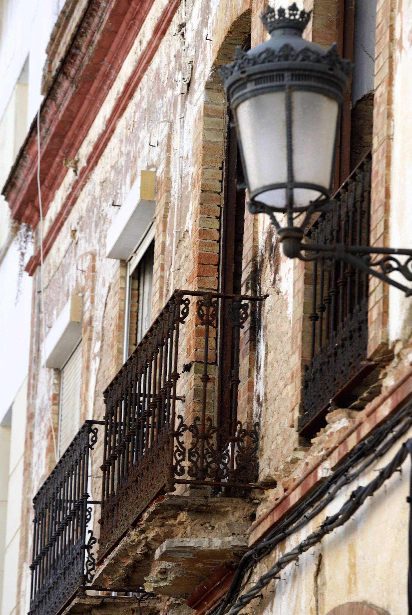 Detalles de la fachada de la casa de la calle Isaac Peral.