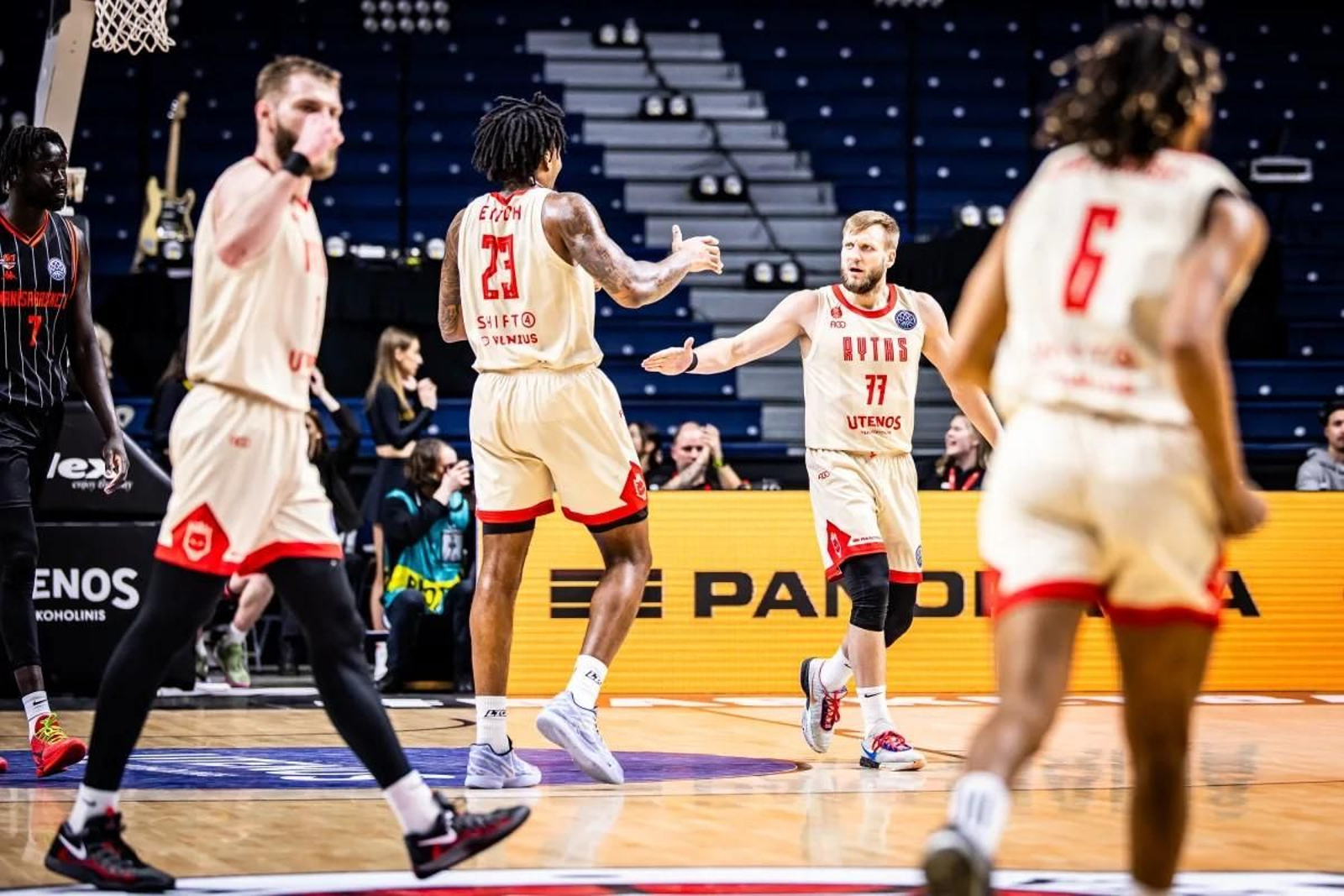 El Rytas propicia un triple empate en cabeza con Unicaja y Galatasaray