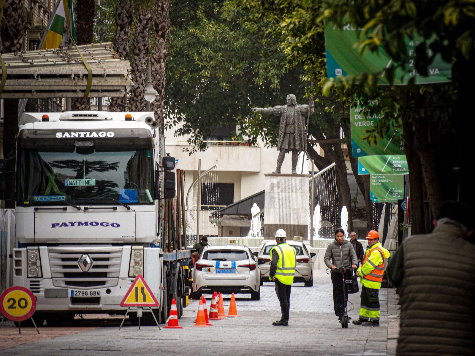 Fotos de ambiente durante la mañana en las calles del centro