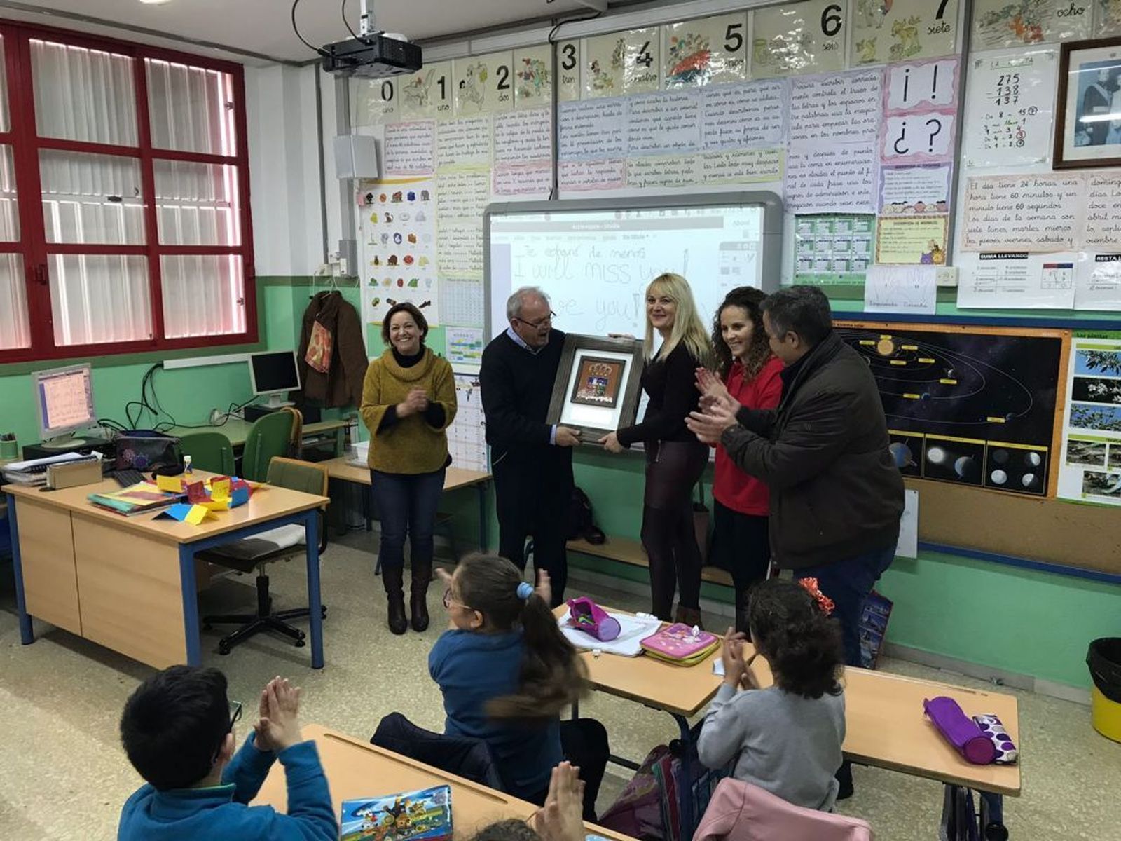 Se jubila tras 32 años la docente Adela Linares