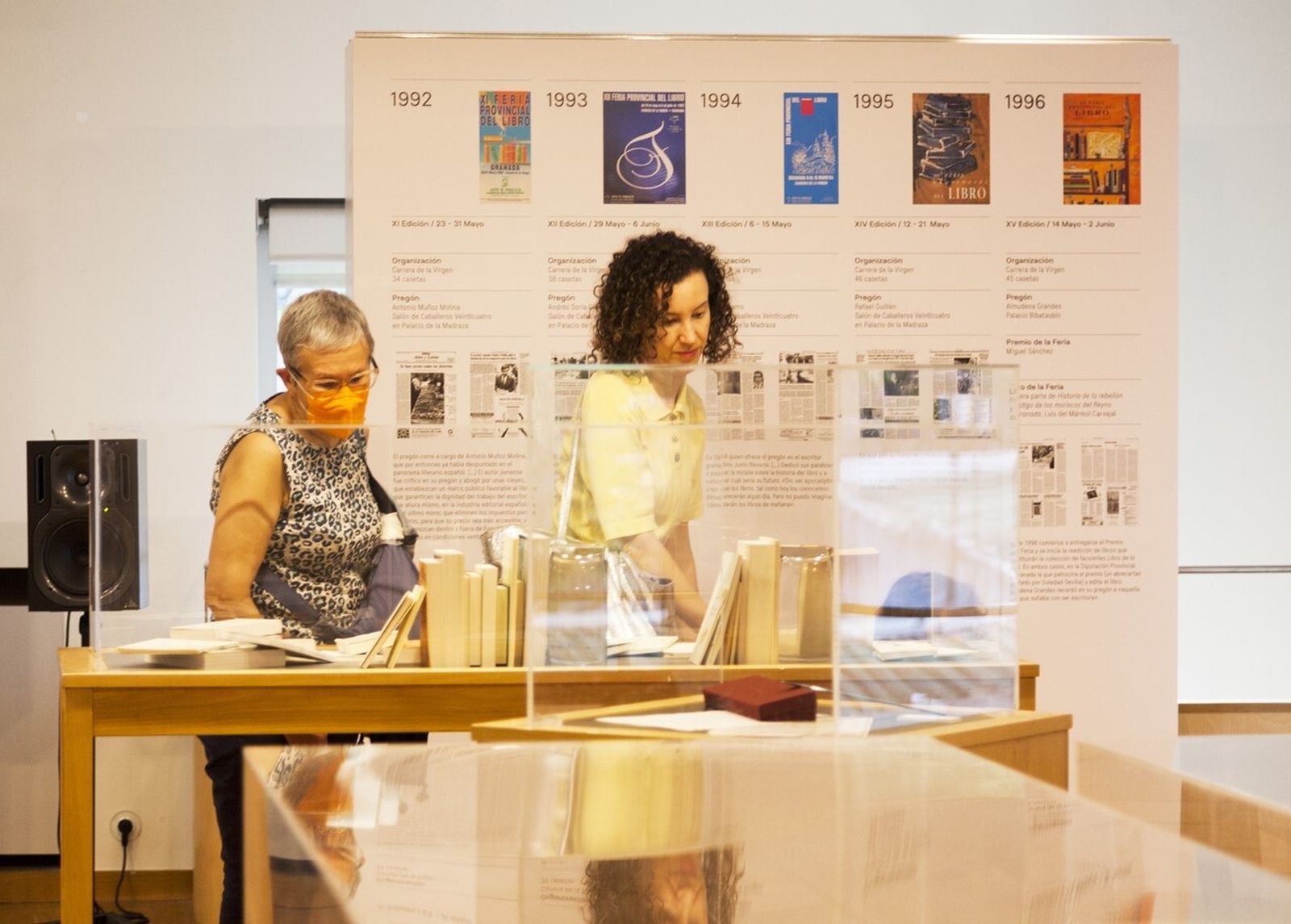 Fundación Caja Rural repasa las 'memorias' de la Feria del Libro de Granada en la Sala Zaida