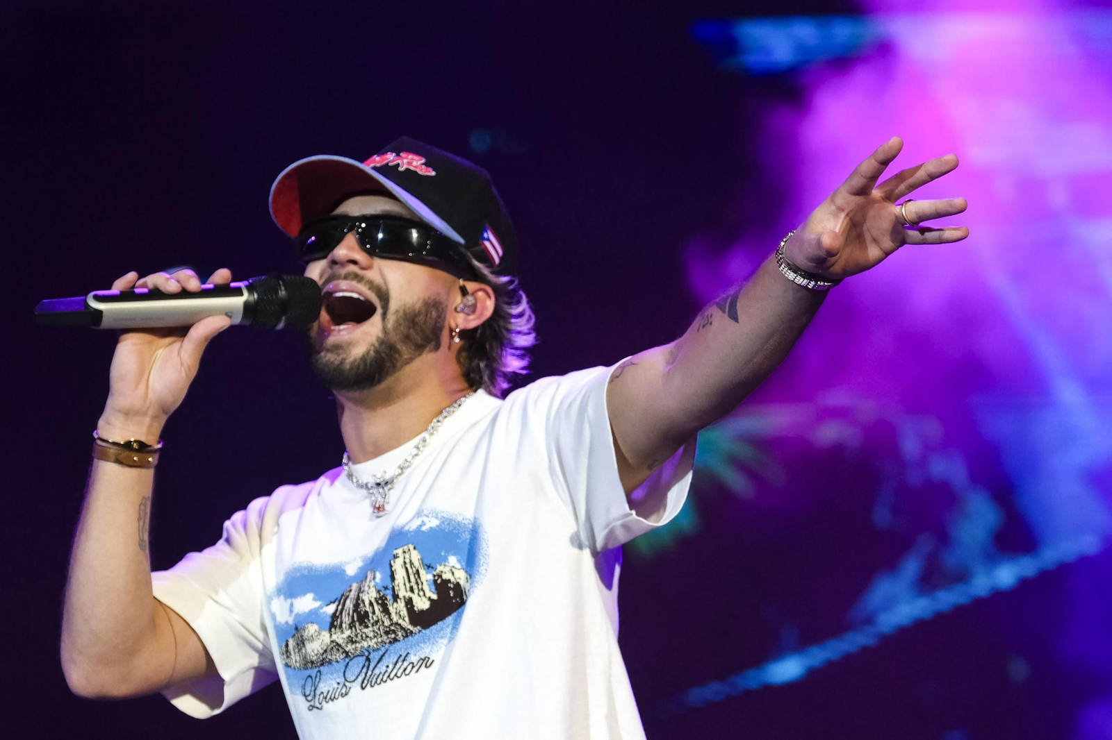 El cantante, compositor y productor discográfico puertorriqueño Mora, en concierto.