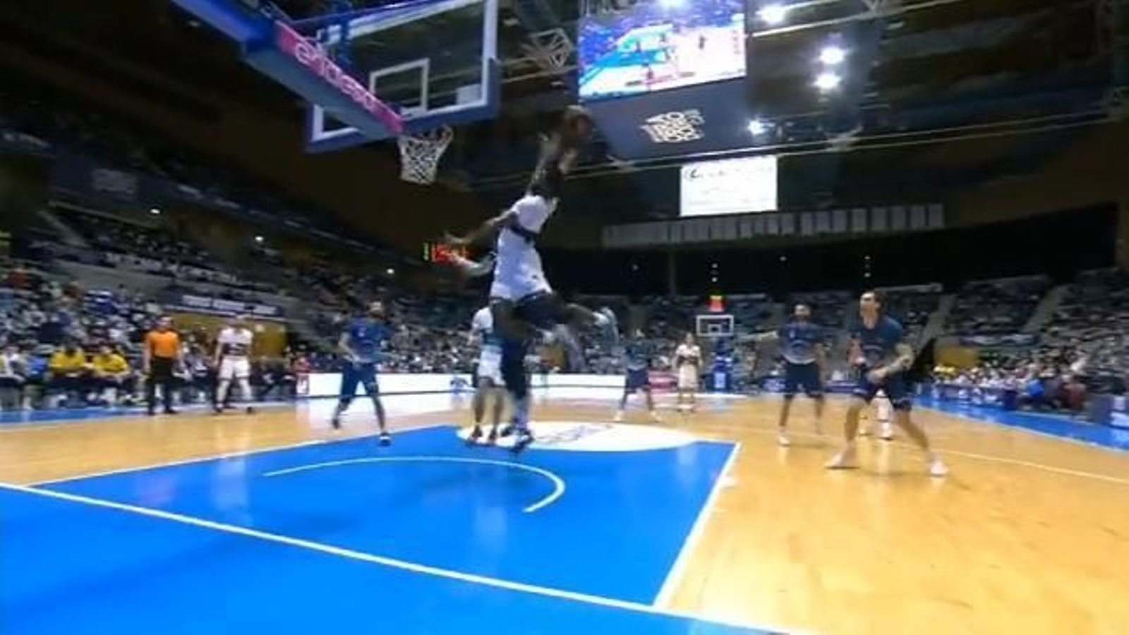 Cameron Oliver mata sobre Birutis