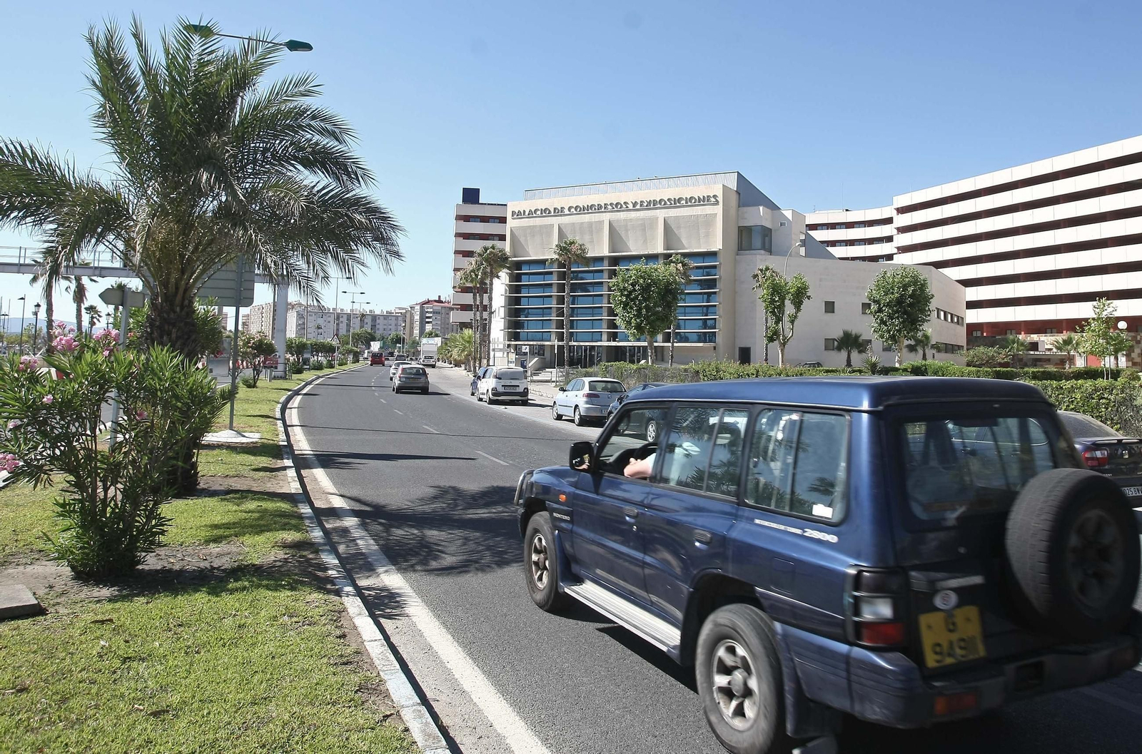 La fachada del Palacio de Congresos de La Línea. La fachada del Palacio de Congresos de La Línea.