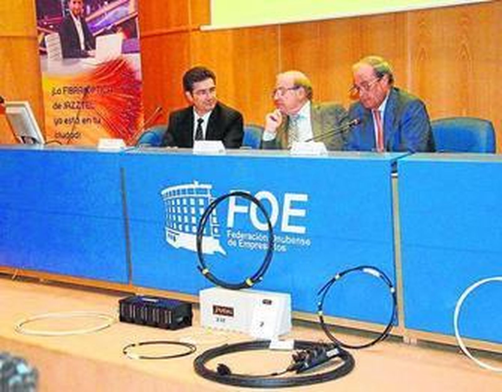 José Miguel García, Pedro Rodríguez y Antonio Ponce, ayer en la firma.